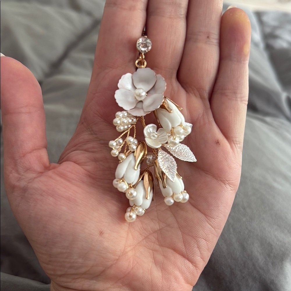 Elegant Floral and Pearl Earrings
